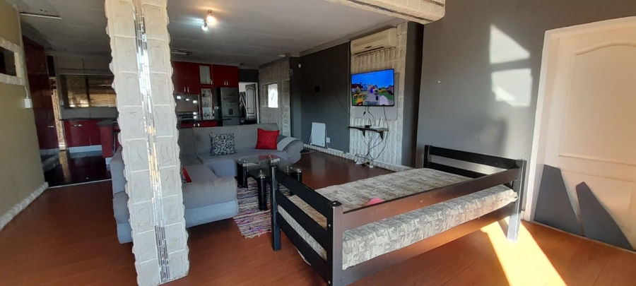 5 Bedroom Property for Sale in La Hoff North West